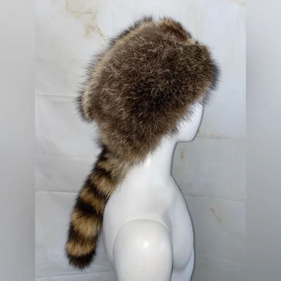 Raccoon Fur Coonskin Cap with Raccoon Face